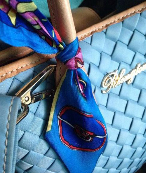 包包手柄上打結(jié)