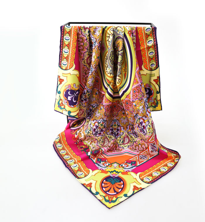 異域風(fēng)情絲巾整體圖