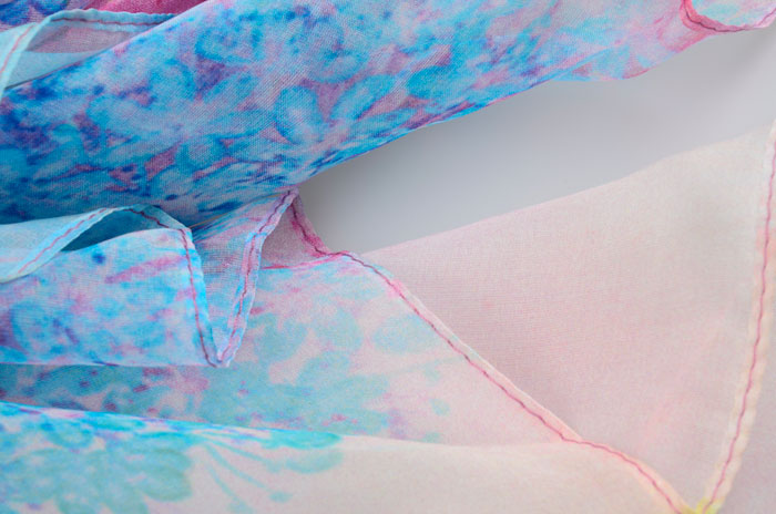 漫天飛舞絲巾細(xì)節(jié)圖